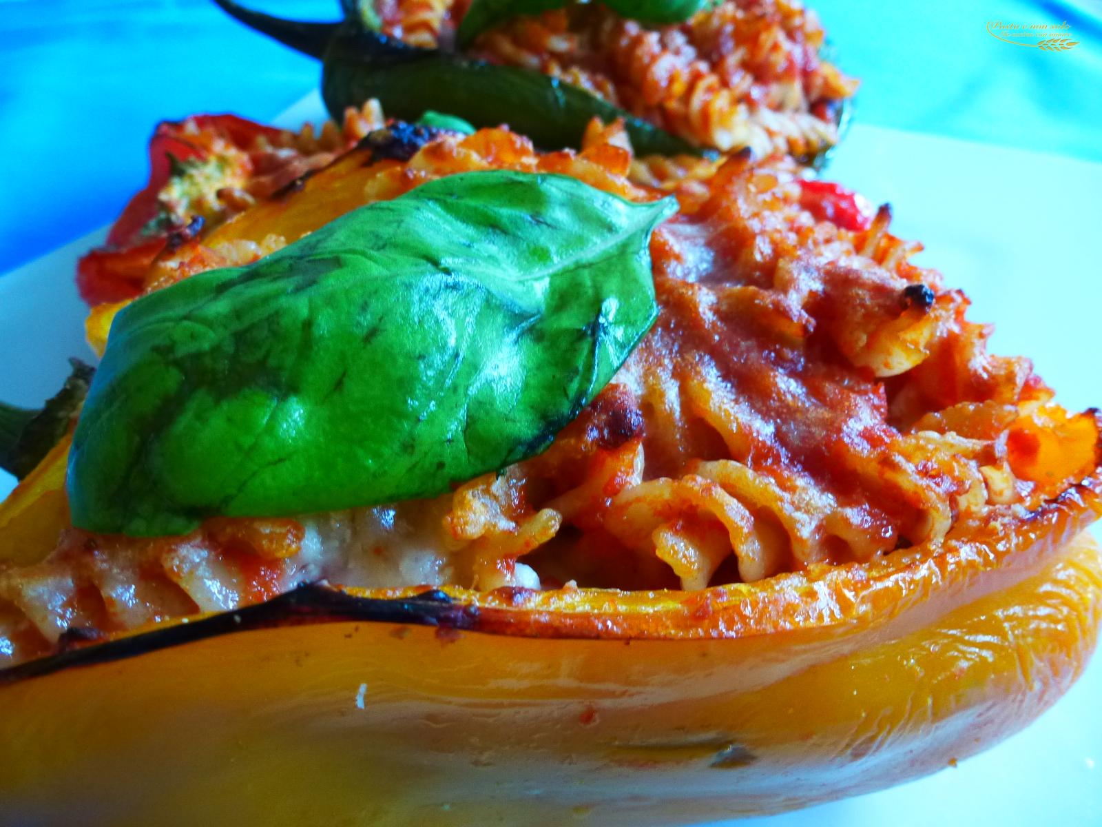 Peperoni ripieni di fusilli al forno | Pasta e non solo!